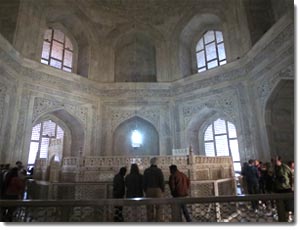 Interior del Taj Mahal en Agra